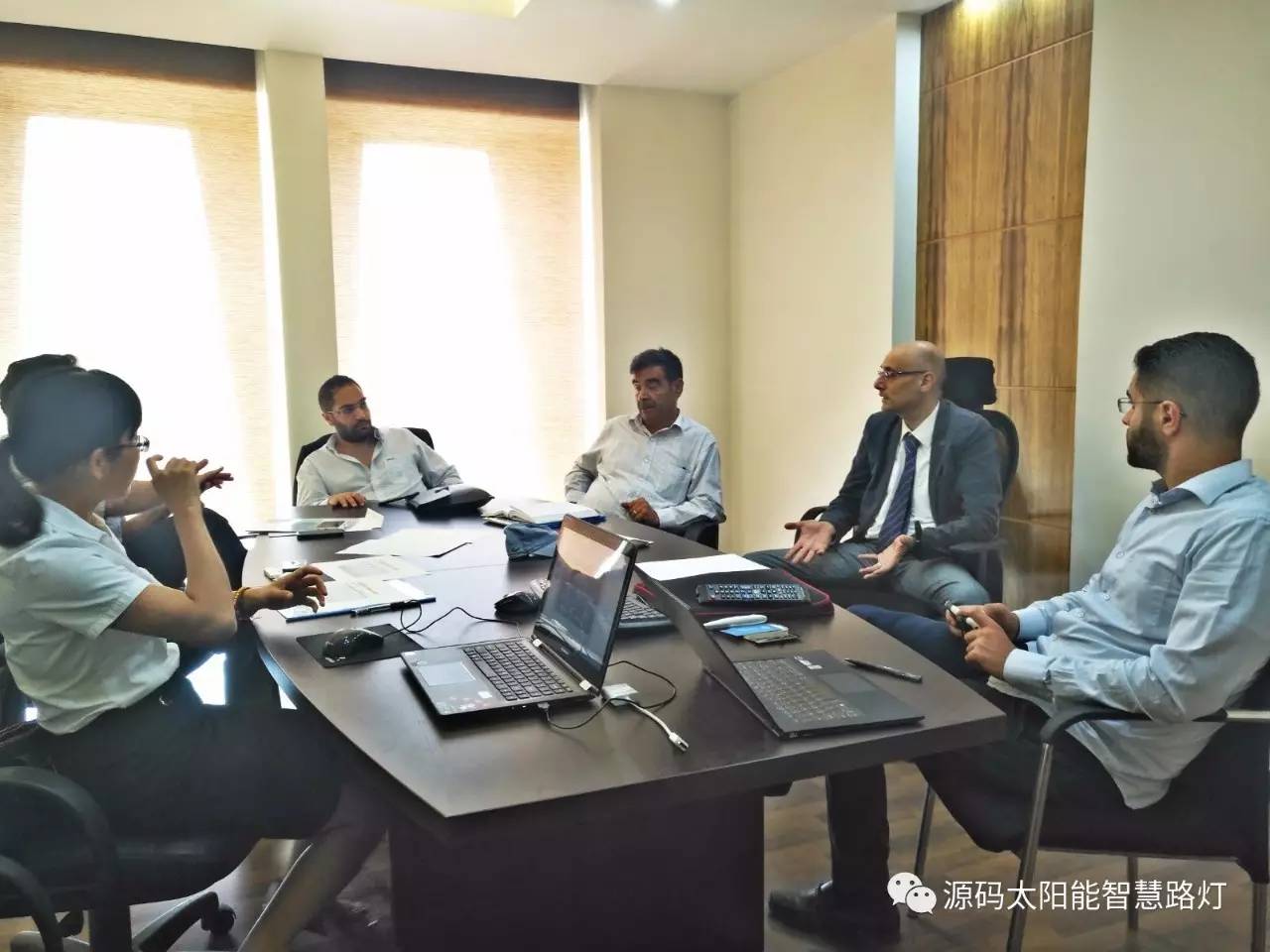 太陽(yáng)能路燈，太陽(yáng)能平板燈，光伏產(chǎn)業(yè)，綠色節(jié)能，太陽(yáng)能路燈廠(chǎng)家